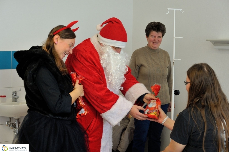 Mikulás a Jósa András Kórházban