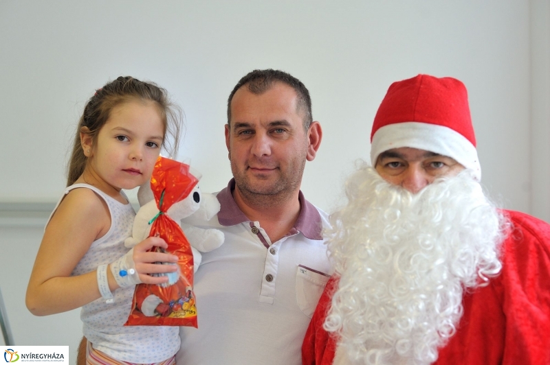 Mikulás a Jósa András Kórházban