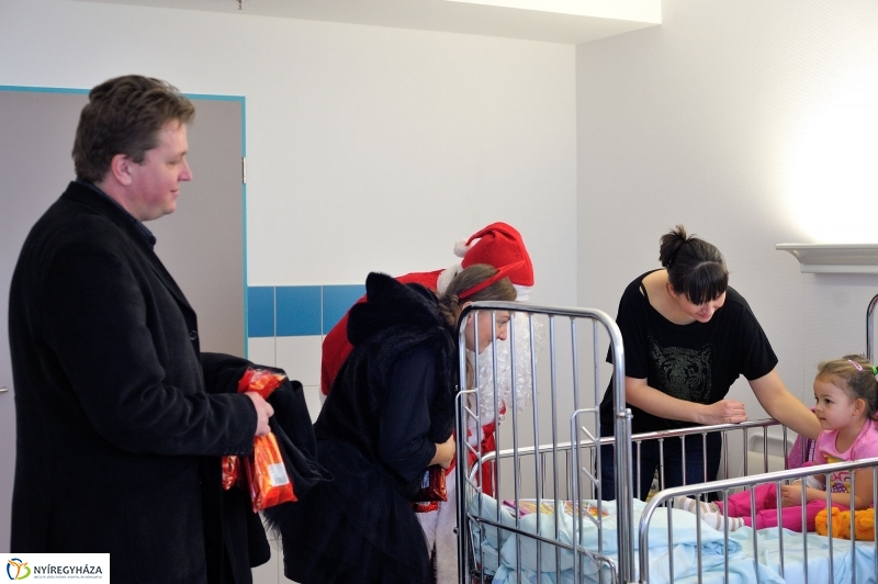 Mikulás a Jósa András Kórházban