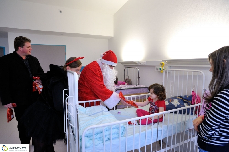 Mikulás a Jósa András Kórházban