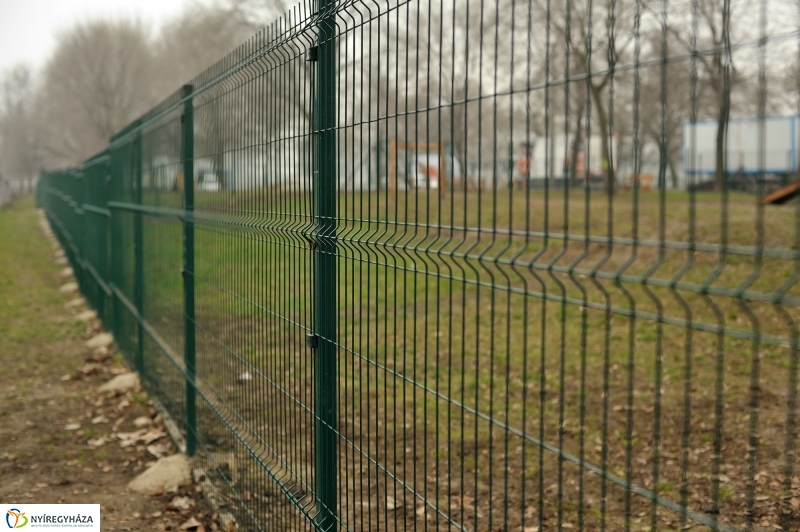 Kutyafuttató az Érkertben