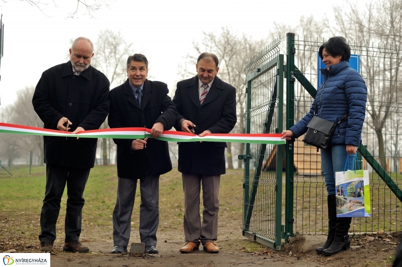 Kutyafuttató az Érkertben