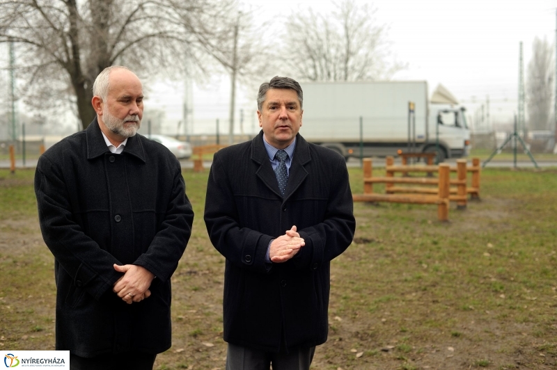 Kutyafuttató az Érkertben