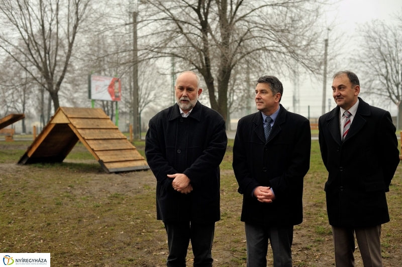 Kutyafuttató az Érkertben