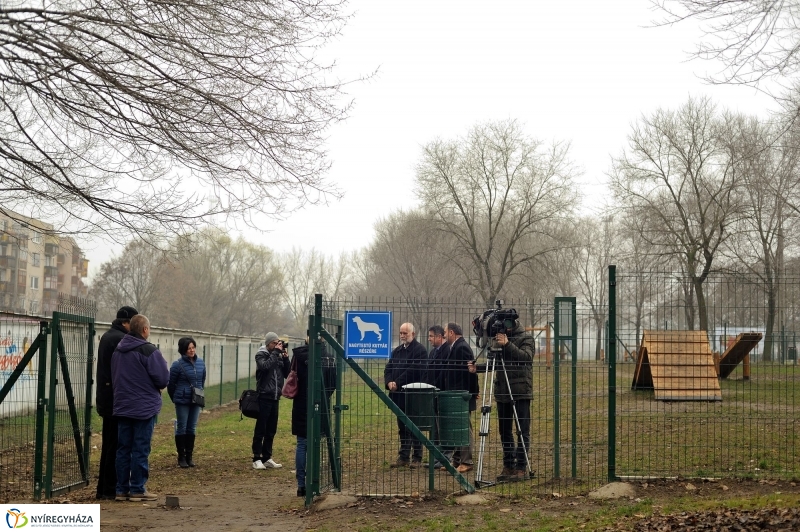 Kutyafuttató az Érkertben