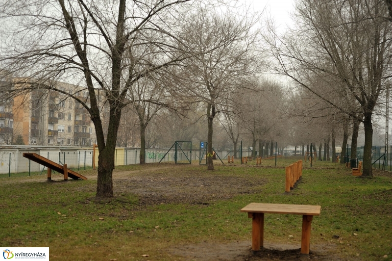 Kutyafuttató az Érkertben