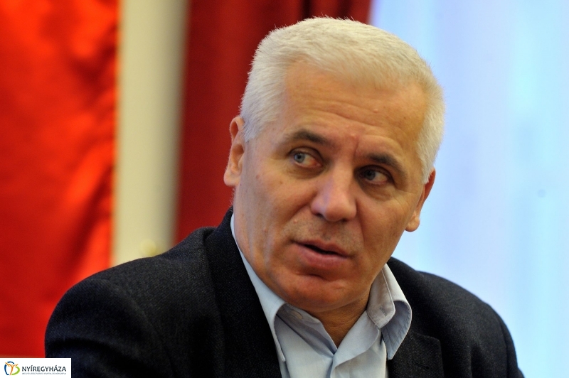 Karácsonyi ajándékcsomag Nyíregyháza nyugdíjasainak