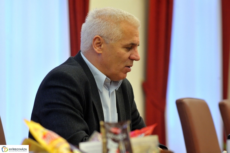 Karácsonyi ajándékcsomag Nyíregyháza nyugdíjasainak