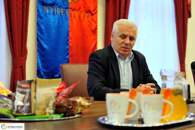 Karácsonyi ajándékcsomag Nyíregyháza nyugdíjasainak