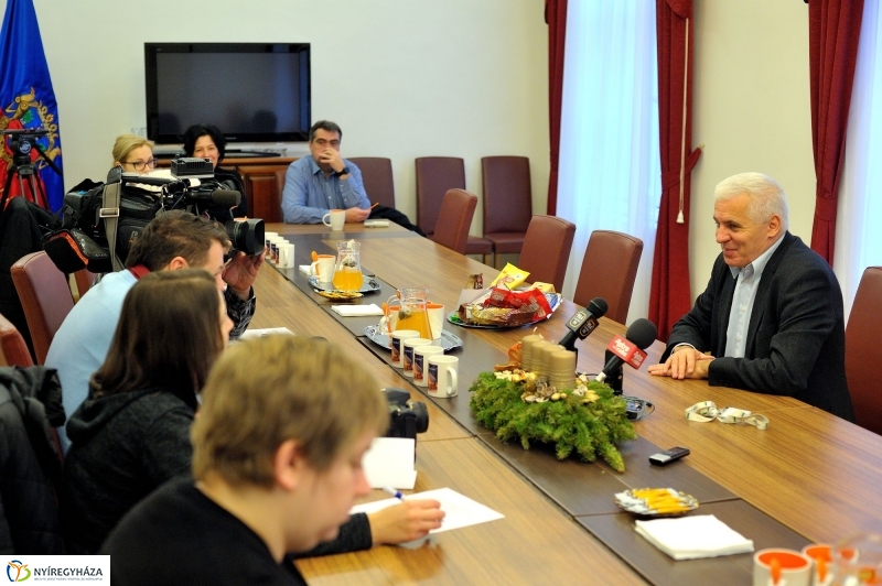 Karácsonyi ajándékcsomag Nyíregyháza nyugdíjasainak