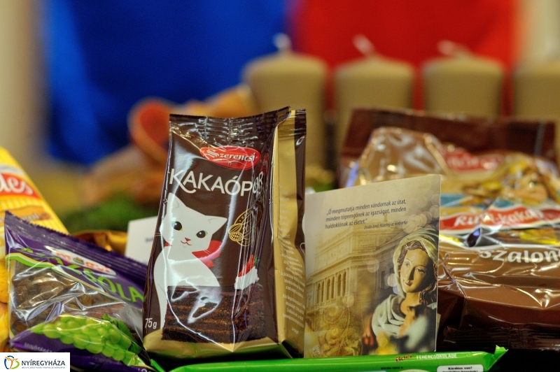 Karácsonyi ajándékcsomag Nyíregyháza nyugdíjasainak