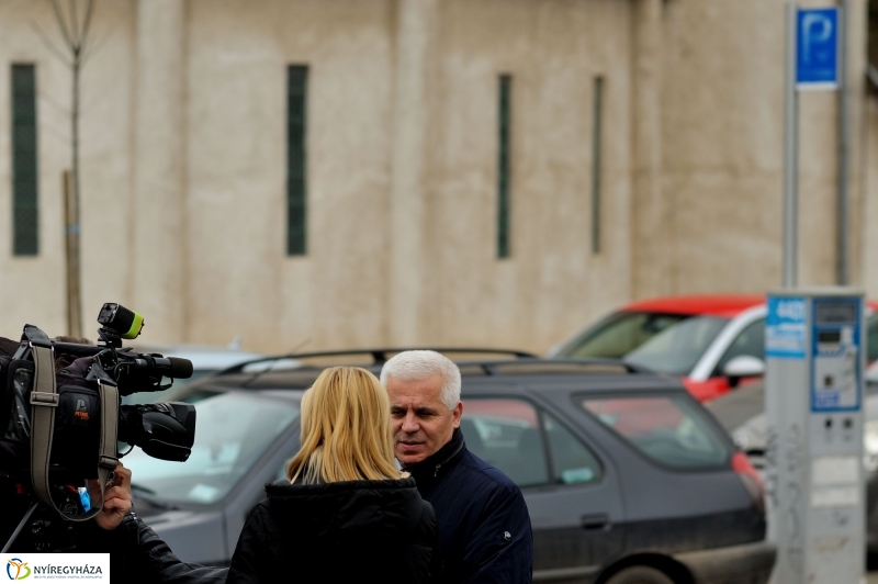 Univerzum Üzletház mögötti felújított parkoló átadása