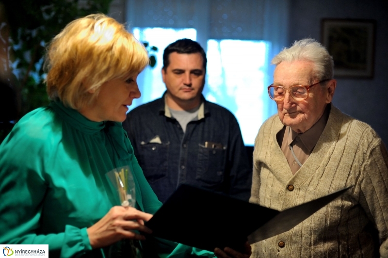 Szépkorú köszöntése Salga Miklós