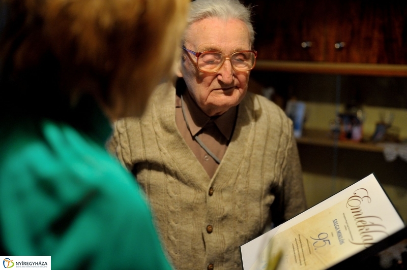 Szépkorú köszöntése Salga Miklós