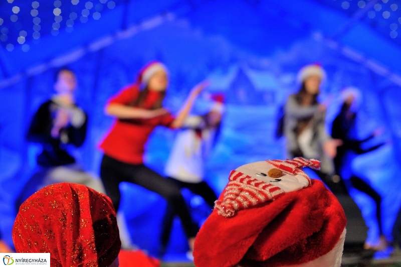 Adventi program a Kossuth téren