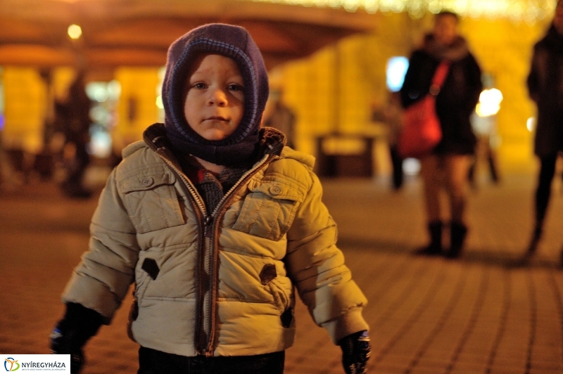 Adventi program a Kossuth téren