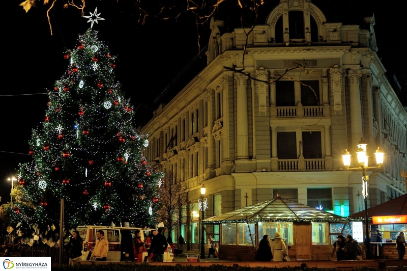Adventi program a Kossuth téren