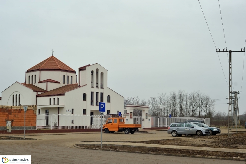 Új parkoló és dísztér Örökösföldön