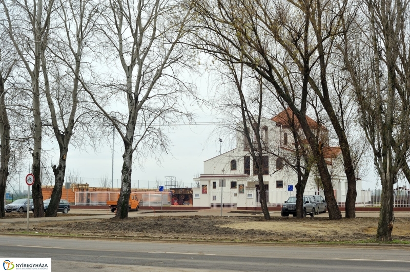 Új parkoló és dísztér Örökösföldön