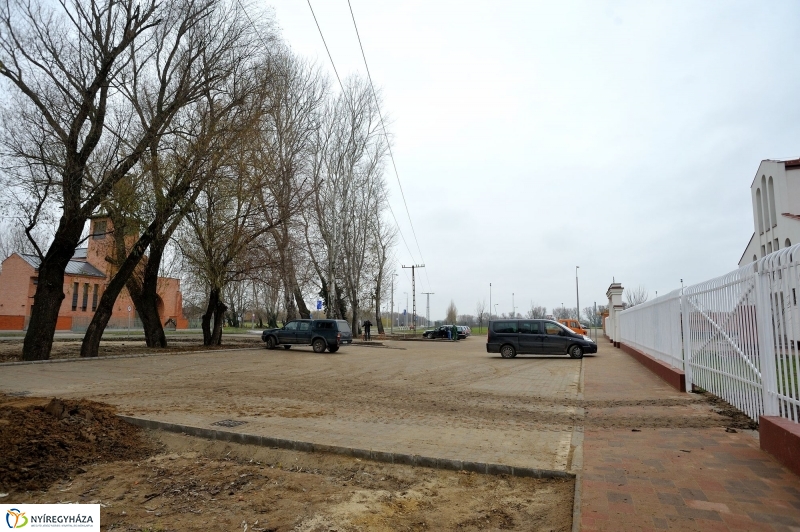 Új parkoló és dísztér Örökösföldön