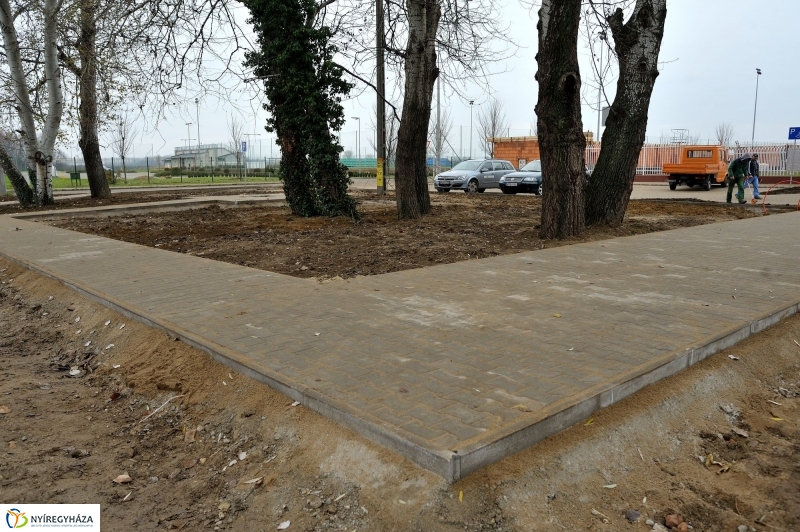 Új parkoló és dísztér Örökösföldön