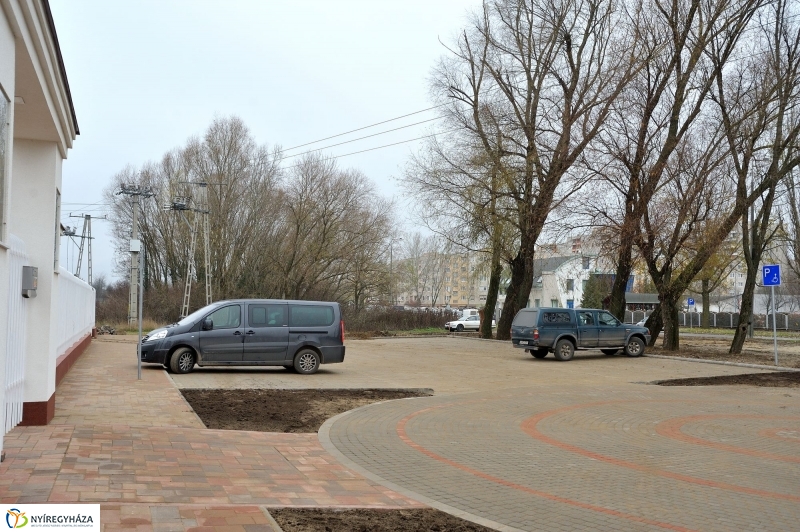 Új parkoló és dísztér Örökösföldön