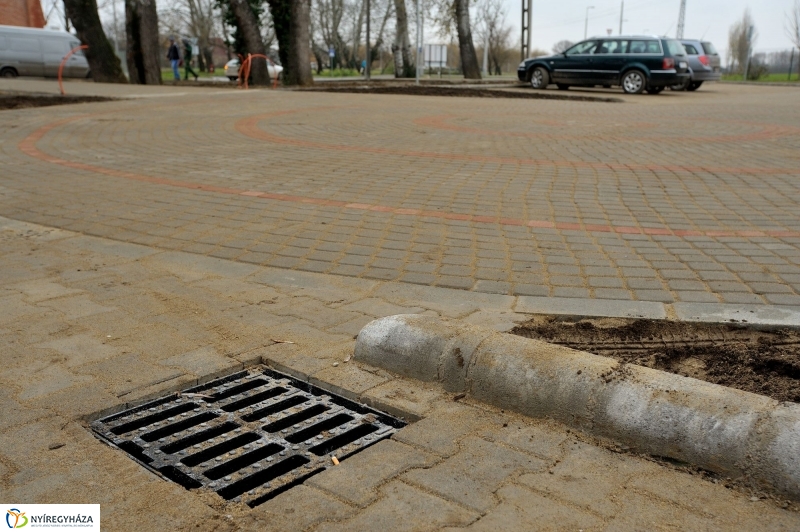 Új parkoló és dísztér Örökösföldön
