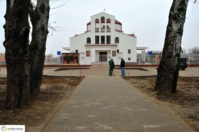 Új parkoló és dísztér Örökösföldön