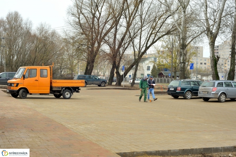 Új parkoló és dísztér Örökösföldön