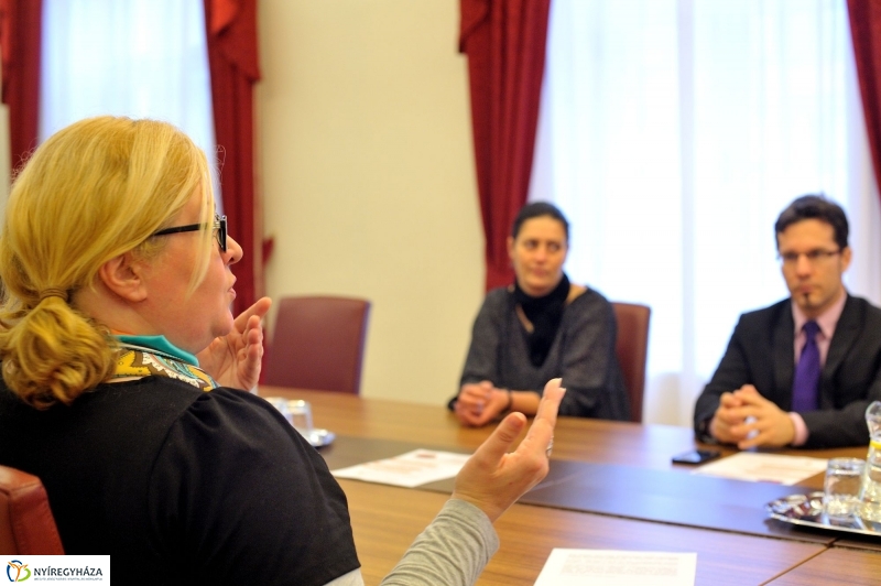 Beszédes kezek programsorozat beharangozója