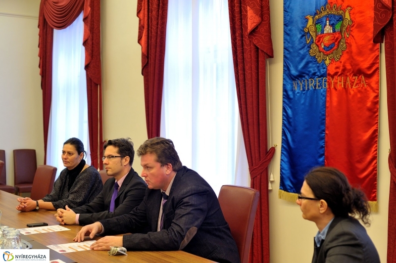 Beszédes kezek programsorozat beharangozója