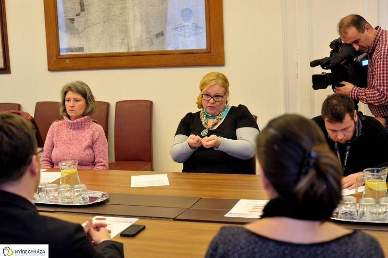 Beszédes kezek programsorozat beharangozója