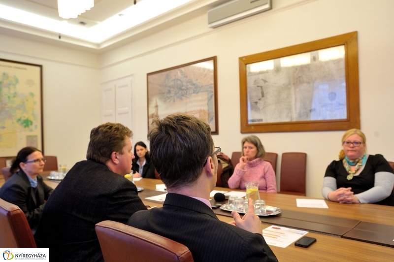 Beszédes kezek programsorozat beharangozója