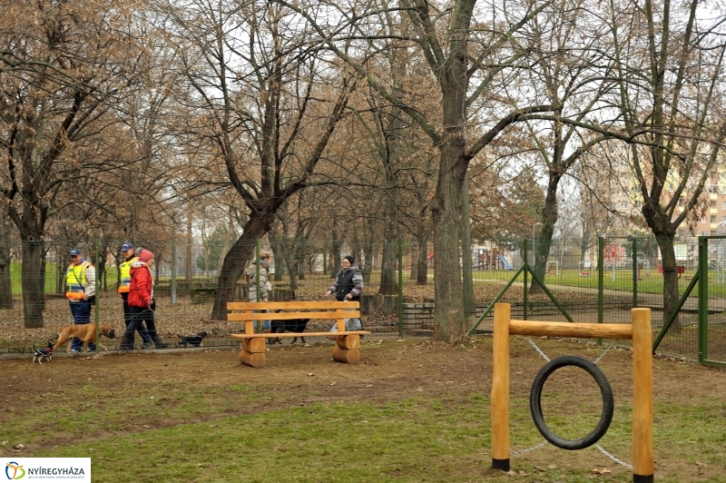 Átadták a kutyafuttatót a Jósavárosban