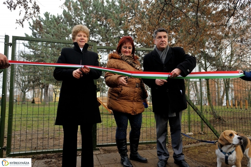 Átadták a kutyafuttatót a Jósavárosban