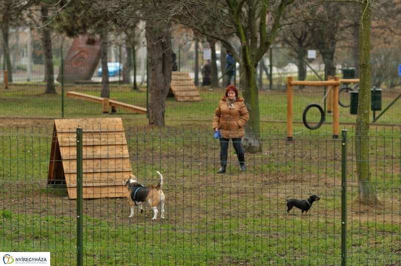 Átadták a kutyafuttatót a Jósavárosban