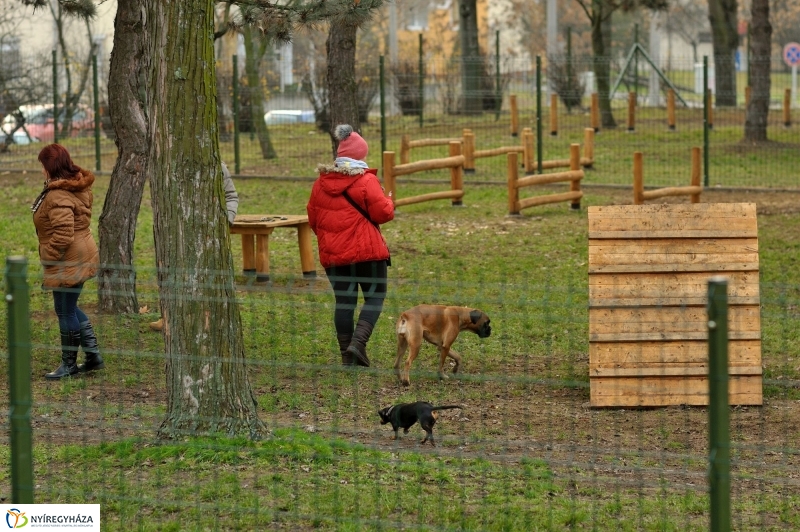 Átadták a kutyafuttatót a Jósavárosban