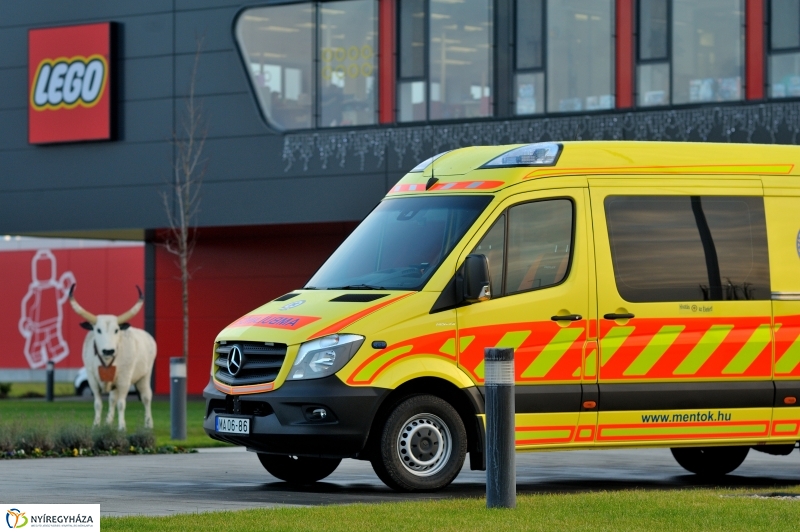 Mentőautó adomány a LEGO-tól