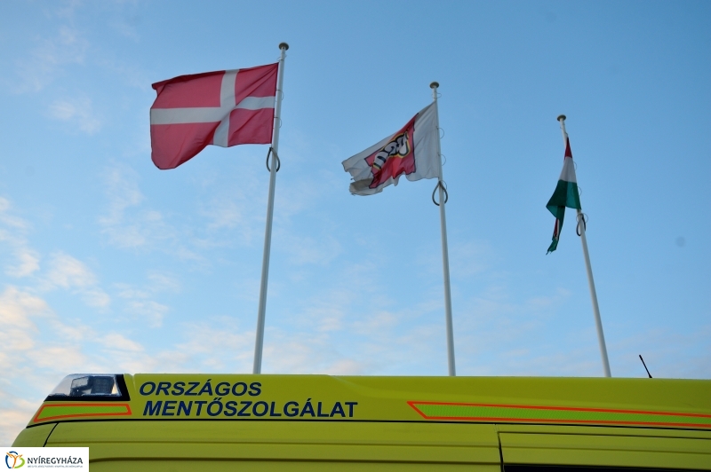 Mentőautó adomány a LEGO-tól