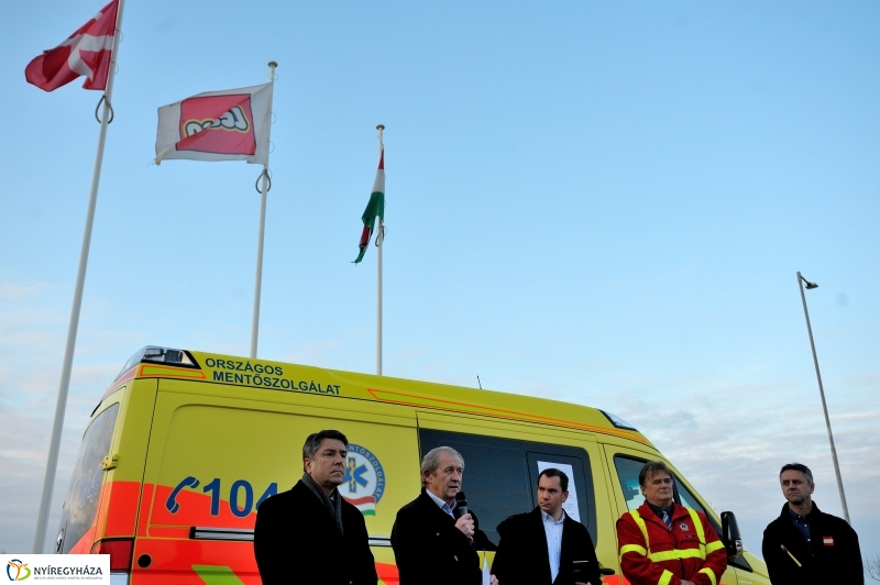 Mentőautó adomány a LEGO-tól