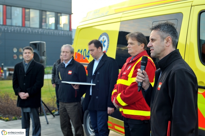 Mentőautó adomány a LEGO-tól