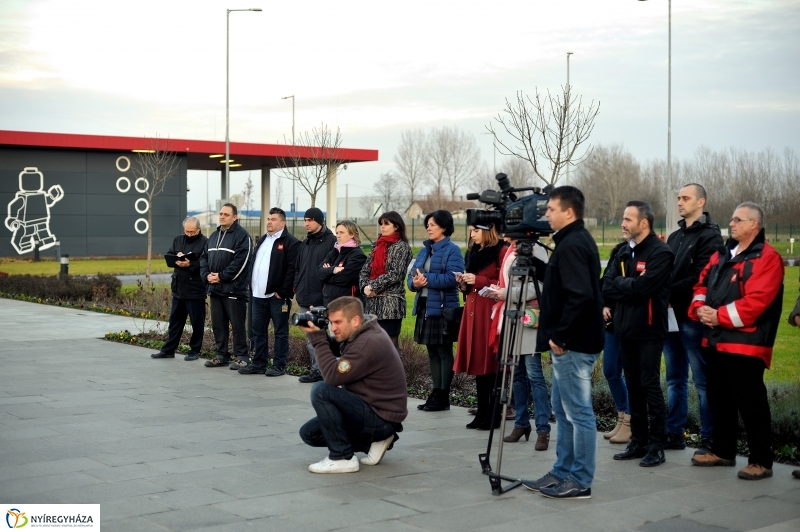 Mentőautó adomány a LEGO-tól