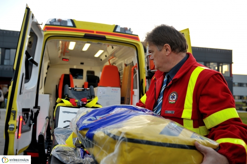 Mentőautó adomány a LEGO-tól