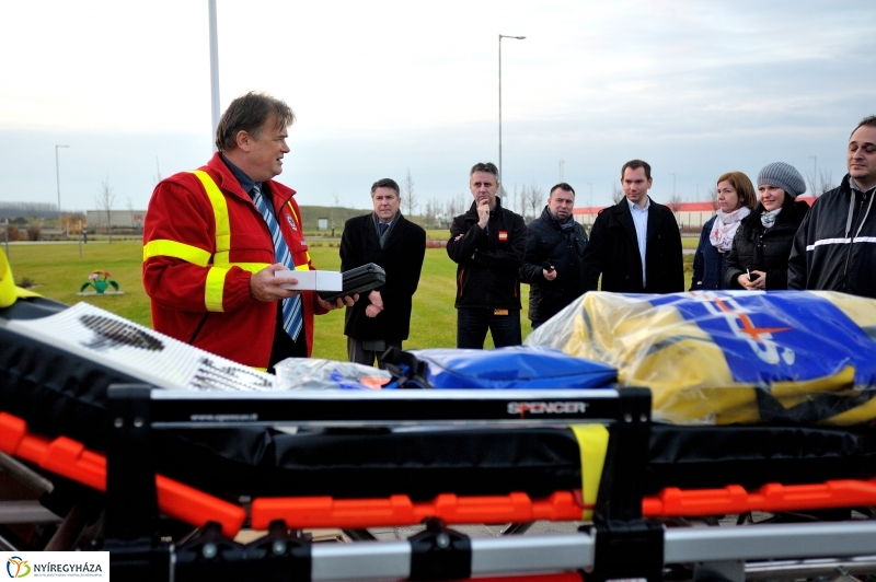 Mentőautó adomány a LEGO-tól