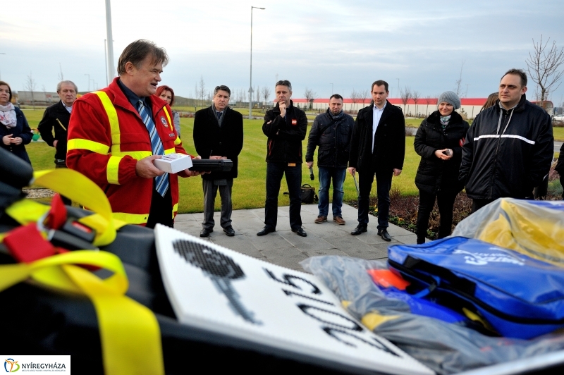 Mentőautó adomány a LEGO-tól