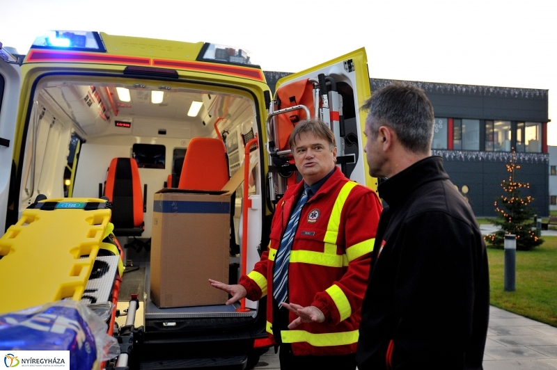 Mentőautó adomány a LEGO-tól