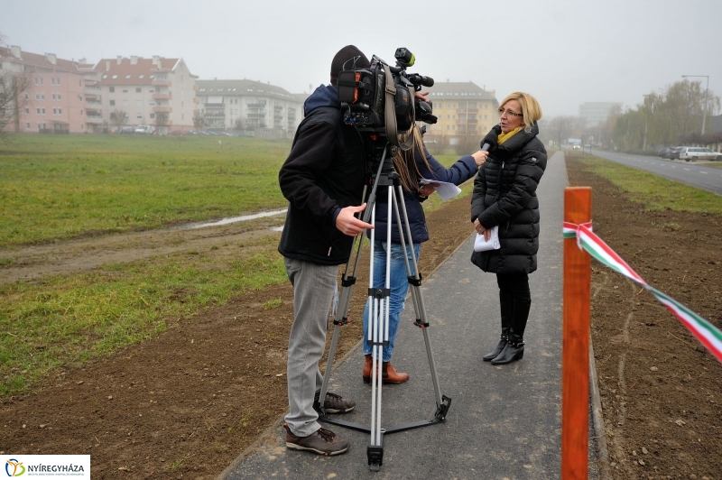 Járdaátadás a 4-es Huszárok útján