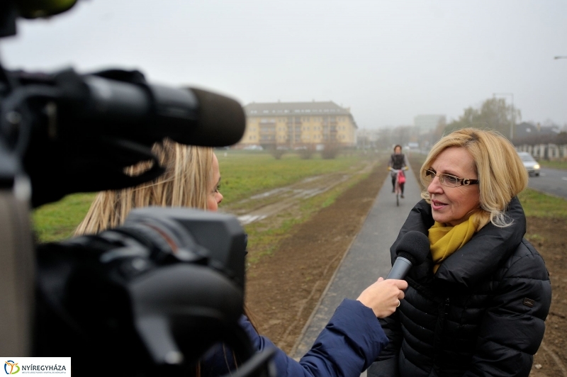 Járdaátadás a 4-es Huszárok útján