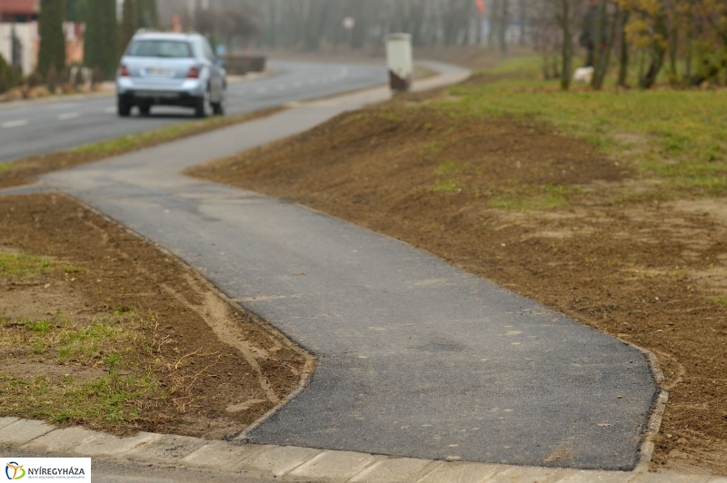 Járdaátadás a 4-es Huszárok útján