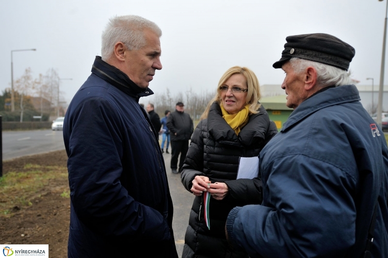 Járdaátadás a 4-es Huszárok útján